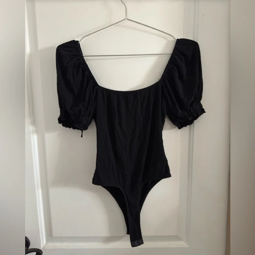 Black Bodysuit with Puff Sleeves - Picture 16 of 16